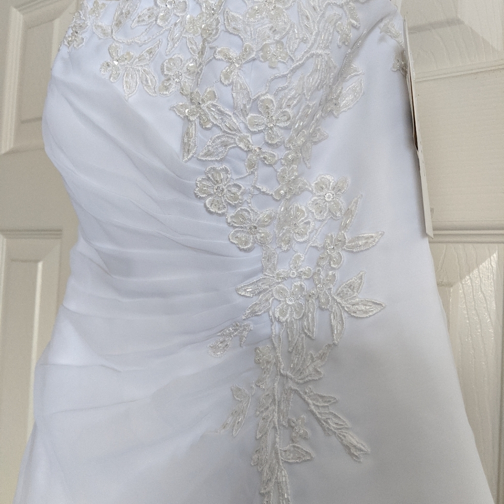 Brand New David's Bridal Wedding Gown